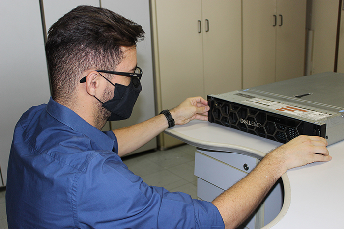 Servidor de rede traz mais segurança e proteção aos serviços prestados à sociedade. Foto: Fernanda Toussaint / Ipem-MG Servidor de rede traz mais segurança e proteção aos serviços prestados à sociedade. Foto: Fernanda Toussaint / Ipem-MG