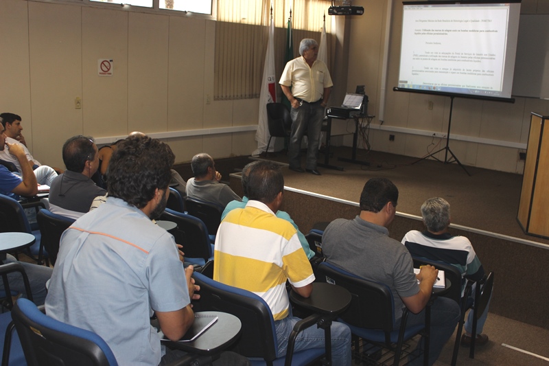 A partir de janeiro de 2015, lacre para procedimento em bombas de combustíveis serão azul Fonte: Divulgação/Ipem-MG