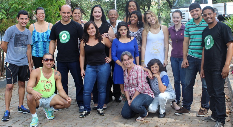 Colaboradores durante ginástica laboral. Foto: Thaís Nogueira / Ipem-MG Colaboradores durante ginástica laboral. Foto: Thaís Nogueira / Ipem-MG
