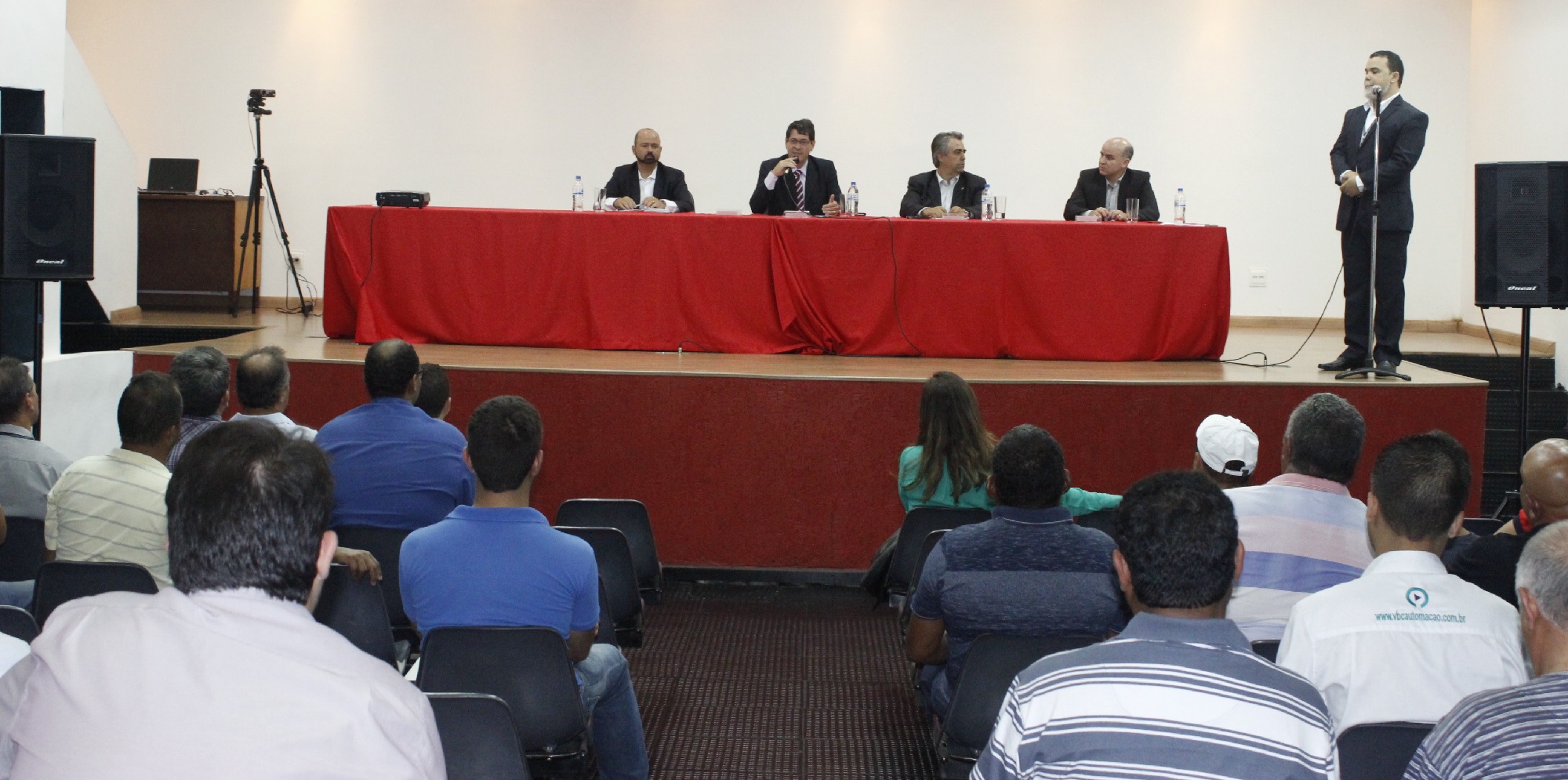 Dirigentes durante capacitação. (Da esquerda para direita na foto: Avelino, Fernando Sette, João Bosco e Carlos Eduardo). Divulgação / Ipem-MG Dirigentes durante capacitação. (Da esquerda para direita na foto: Avelino, Fernando Sette, João Bosco e Carlos Eduardo). Divulgação / Ipem-MG