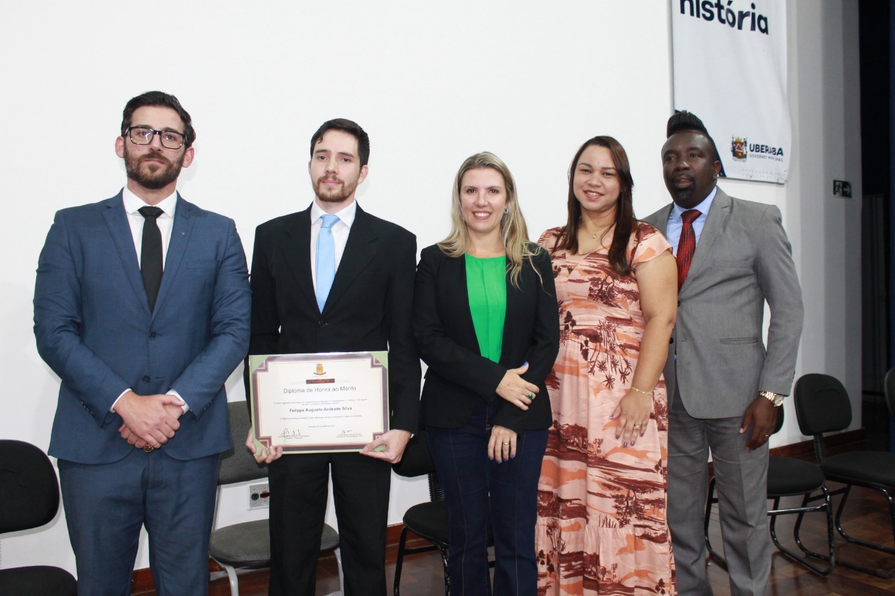 29.04.2022 Cmara de Uberaba entrega diploma de honra ao mrito