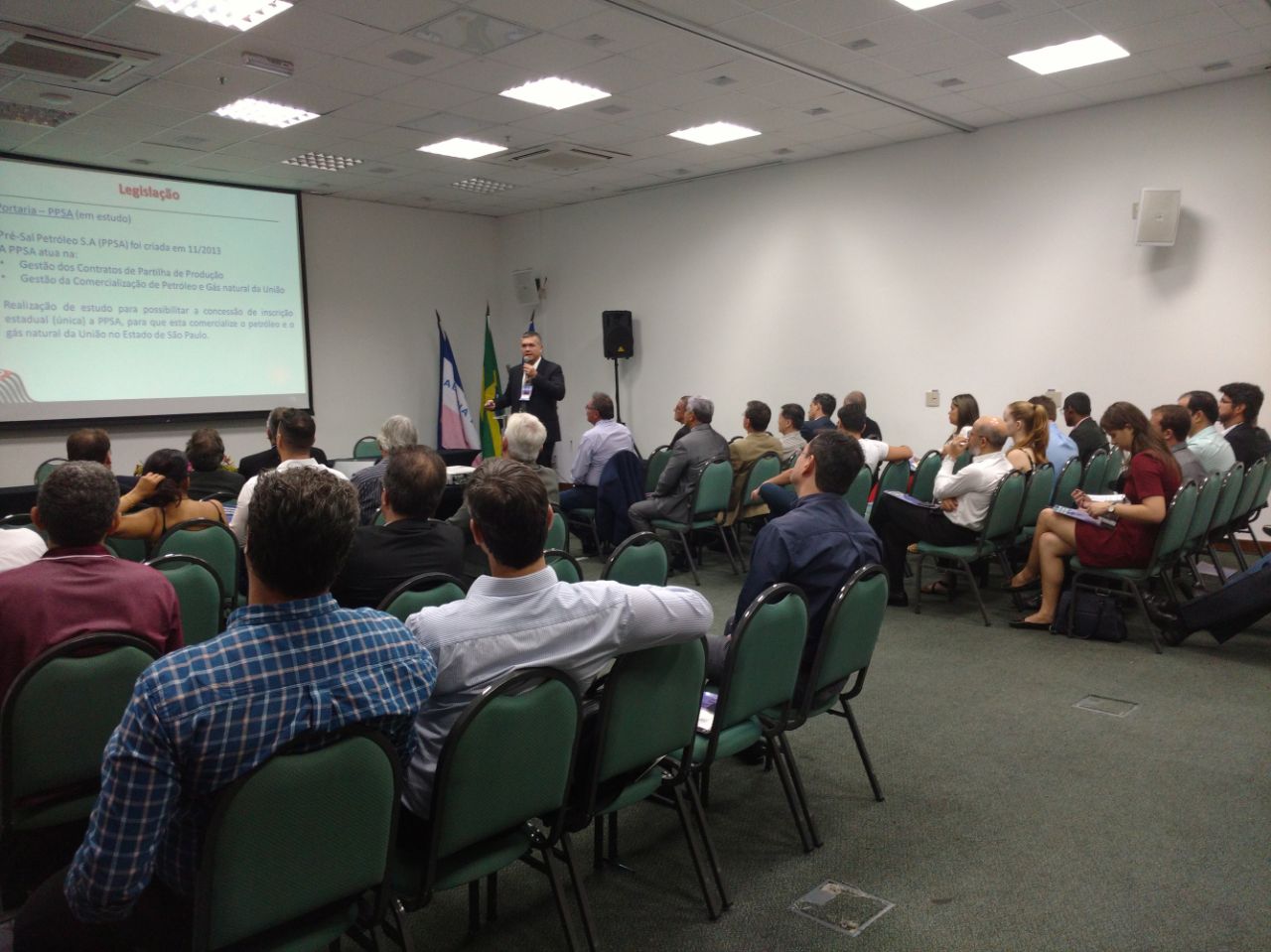 Técnicos de vários Ipems do país durante Encontro Nacional do Petróleo, em  Vitória/ES. Foto: Divulgação/Ipem-MG