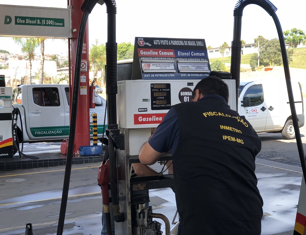 Operação do Ipem durante fiscalização de bombas no Sul de Minas. Foto: Divulgação / Ipem-MG