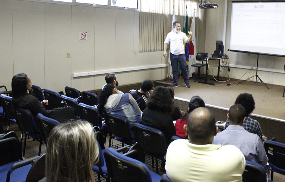 Cerca de 30 estudantes conheceram o Ipem-MG. Foto: Lucas Gomes / Ipem-MG