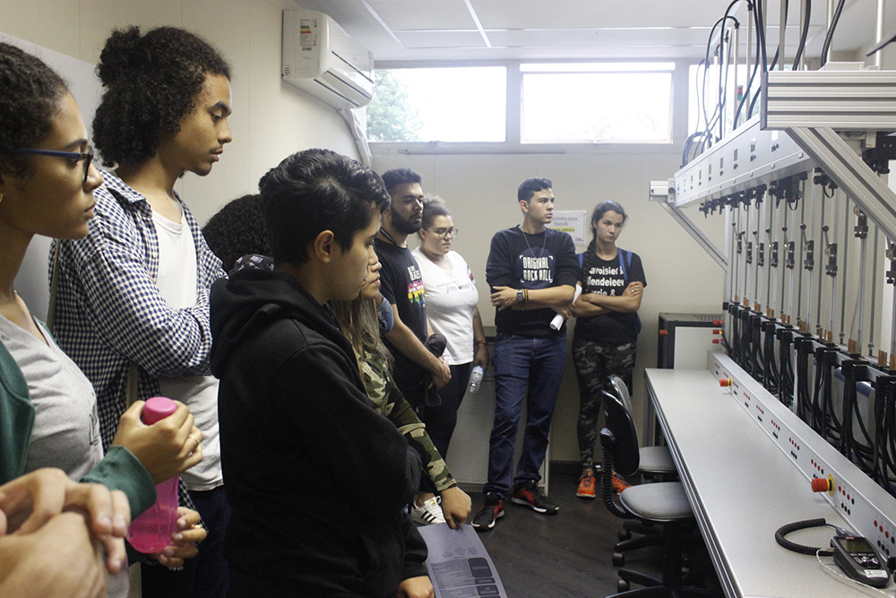 Os estudantes estão no último ano do curso técnico de Química. Foto: Fernanda Toussaint / Ipem-MG Os estudantes estão no último ano do curso técnico de Química. Foto: Fernanda Toussaint / Ipem-MG