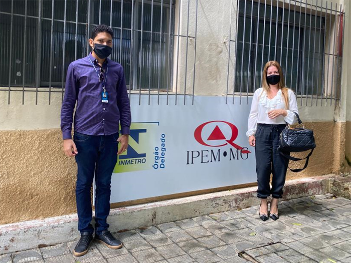 Diretora-Geral durante visita no Posto Avançado de Governador Valadares. Foto: Divulgação / Ipem-MG