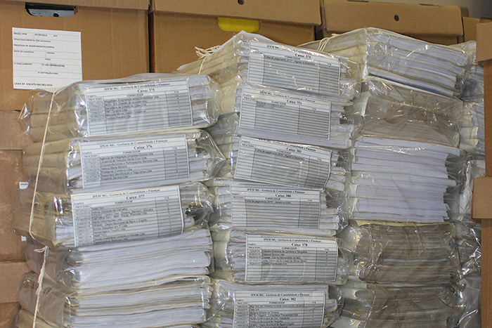  Somente o setor jurídico do Ipem-MG possui cerca de 2 mil contêineres de documentos arquivados. Foto: Fernanda Toussaint / Ipem-MG