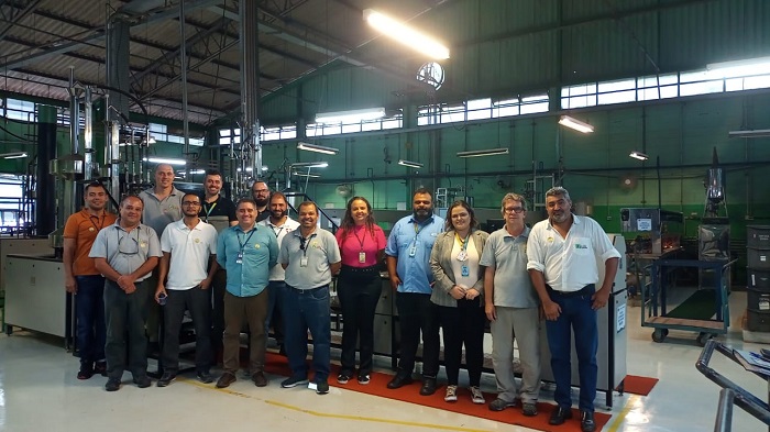 Servidores do Ipem-MG durante encontro técnico sobre verificação de hidrômetro. Foto: Divulgação / Ipem-MG