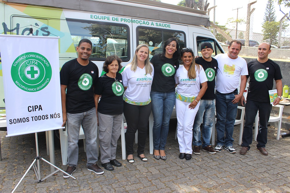 Membros da Cipa e da prefeitura de Contagem orientam colaboradores para manter uma vida mais saudável. Foto: Fernanda Toussaint / Ipem-MG
