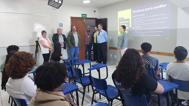 Equipe do Ipem-MG visita salas de aula e compartilha experiências com os estudantes. Foto: Divulgação / Feti 