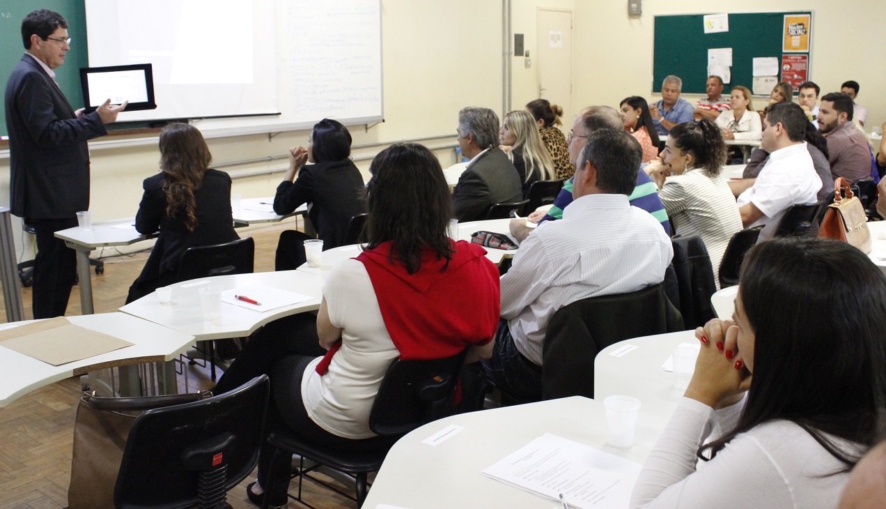 Fernando Sette compartilha homenagem com servidores, responsáveis pelos resultados alcançados. Foto: Divulgação / Ipem-MG